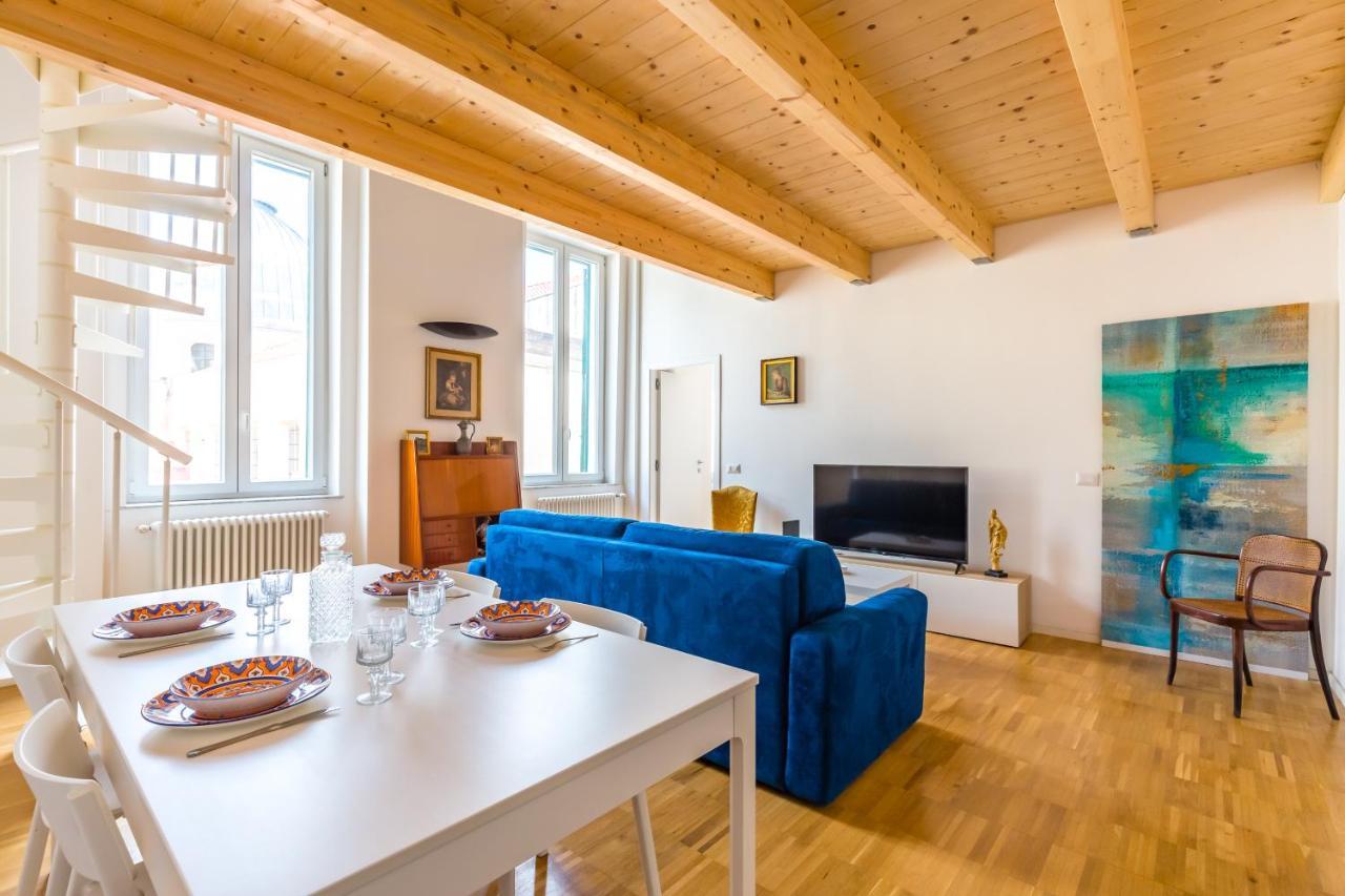 Nova Stylish House In Center By Napoliapartments エクステリア 写真